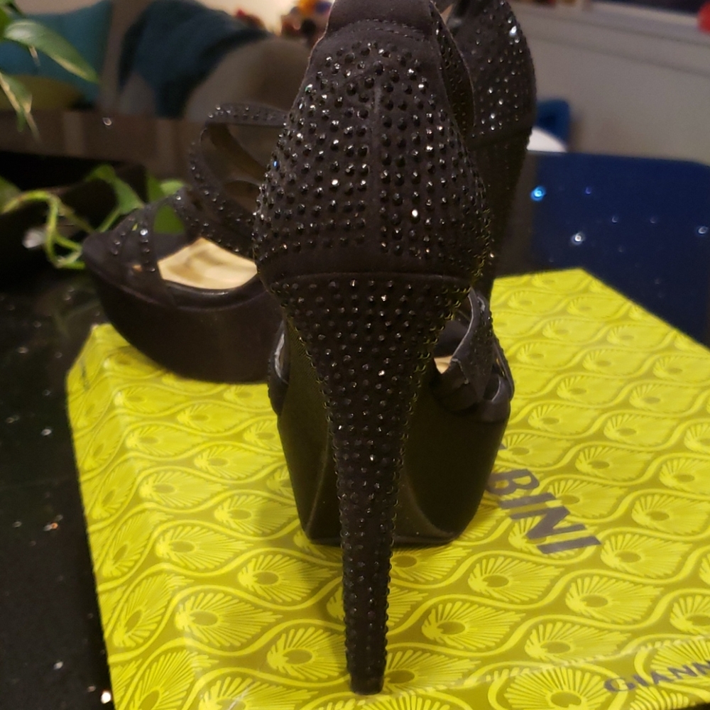 High Heels - Picture 4 of 4